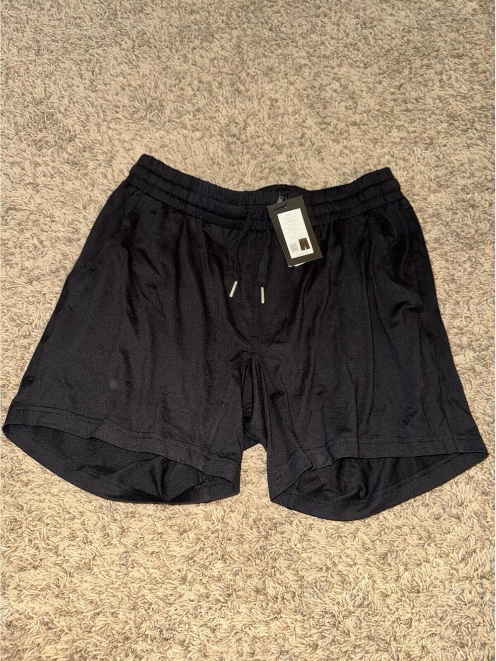 NEW black Bruce Bolt SuperSoft 6" athletic shorts. Medium. NWT